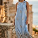 Μαξι Αμάνικο Φόρεμα με Όρθιο Γιακά και Πλευρικό Δέσιμο